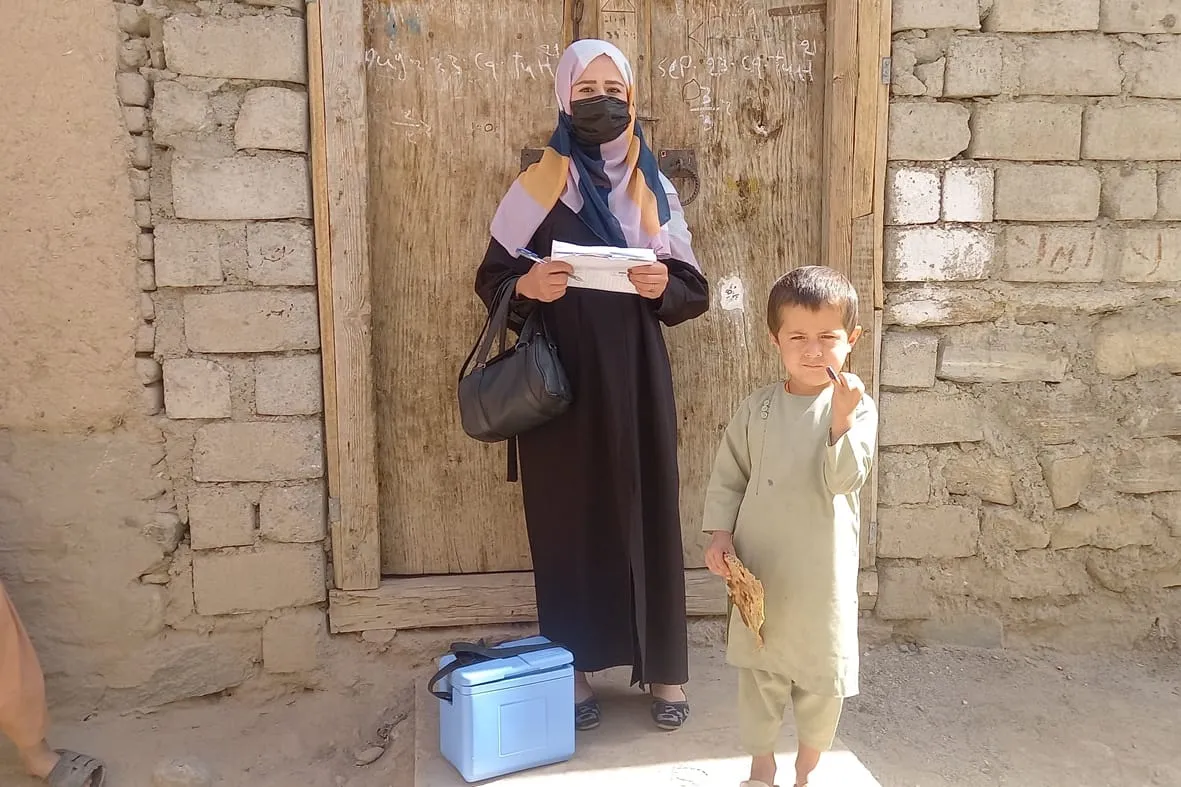 The efforts of a mother in safeguarding children from polio
